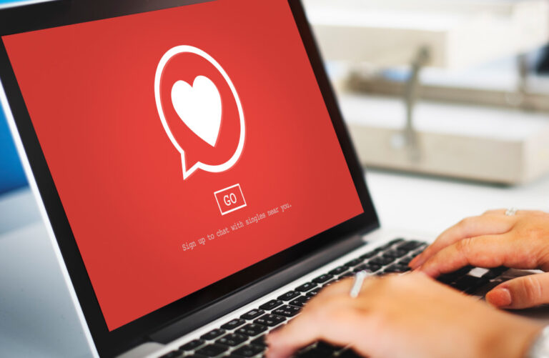 eDarling – portal randkowy dla osób szukających poważnego związku. Poznaj jego zalety i wady! edarling