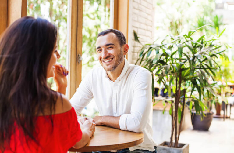 Speed dating – na czym polegają szybkie randki? Dla kogo jest speed dating i jak przebiega? speed dating