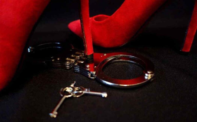 Fetyszyzm – odmienność czy zaburzenie seksualne? Kim jest fetyszysta i jakie są rodzaje fetyszy? fetyszyzm