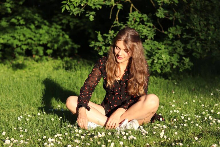 Pytania do dziewczyny, czyli co zrobić gdy podczas spotkania rozmowa się nie klei i jak prowadzić rozmowę by być intrygującym? pytania do dziewczyny