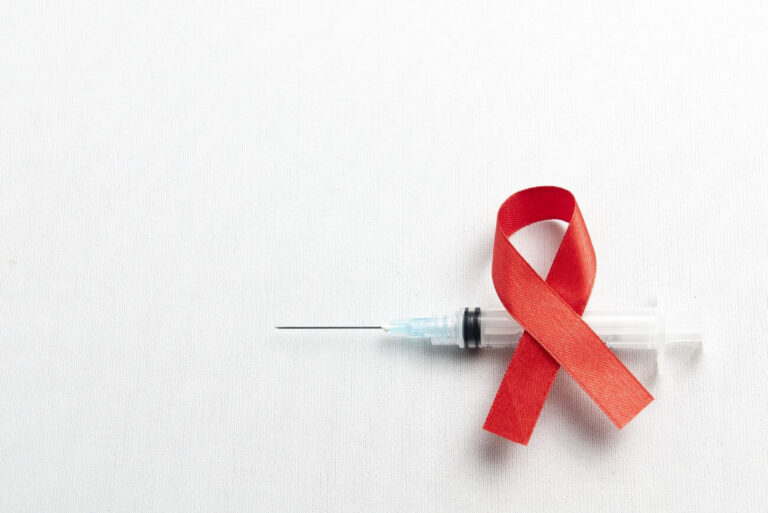 AIDS i HIV – zespół nabytego niedoboru odporności. Objawy zakażenia AIDS